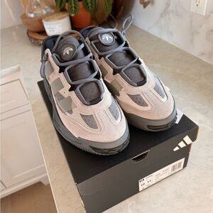 Adidas Niteball S24147 Men's Size 10
No tags, but excellent condition